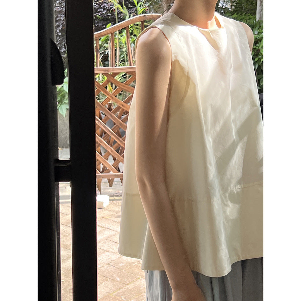Dame ærmeløs top med elegant satin-finish og afslappede shorts Stilla