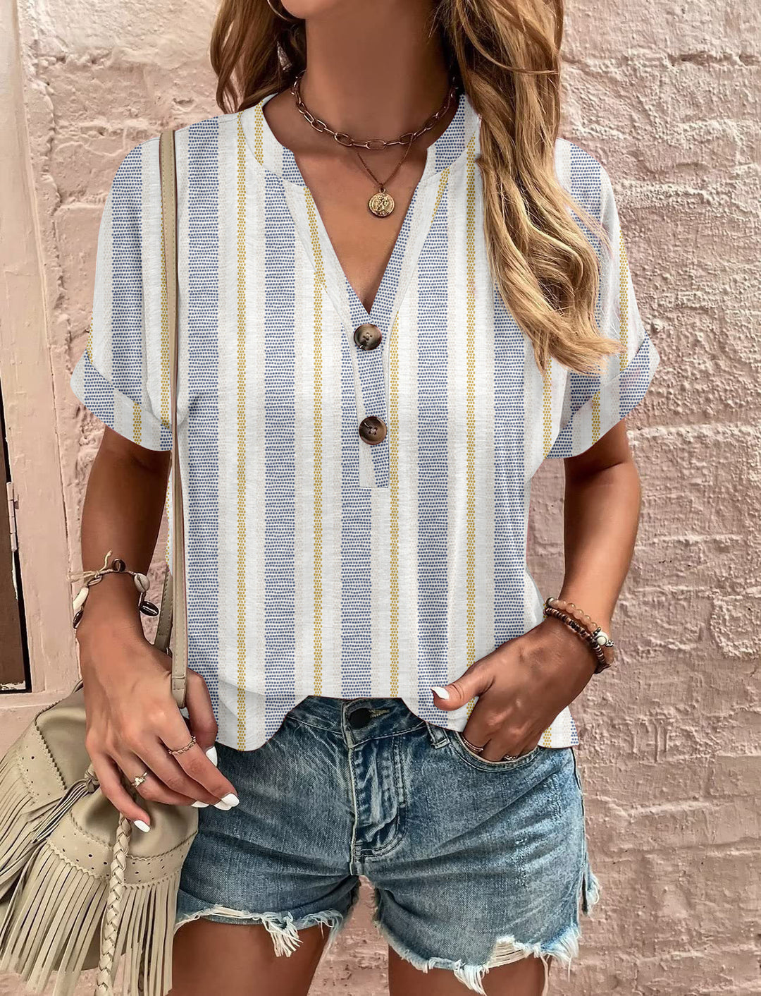 Damebluse med blomsterdesign og knaplukning Stilla