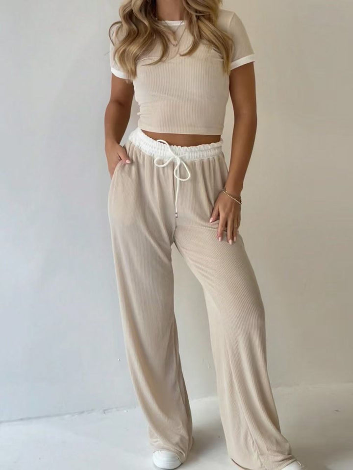 Dame afslappet to-delt fritidssæt med cropped T-shirt og vidde bukser Skovae
