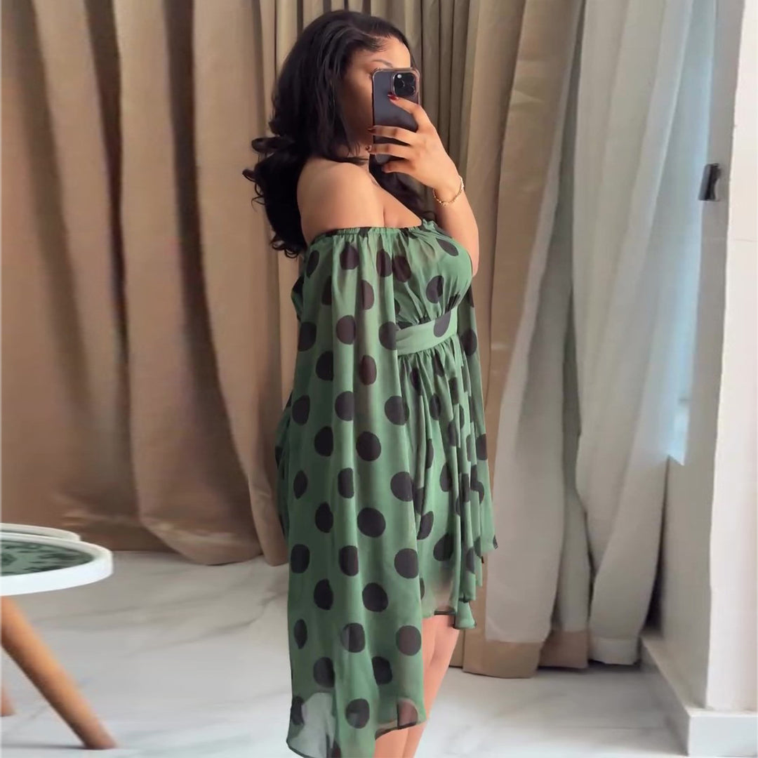 Dame mini kjole med spændende off-shoulder design og bredskårne ærmer Skovae