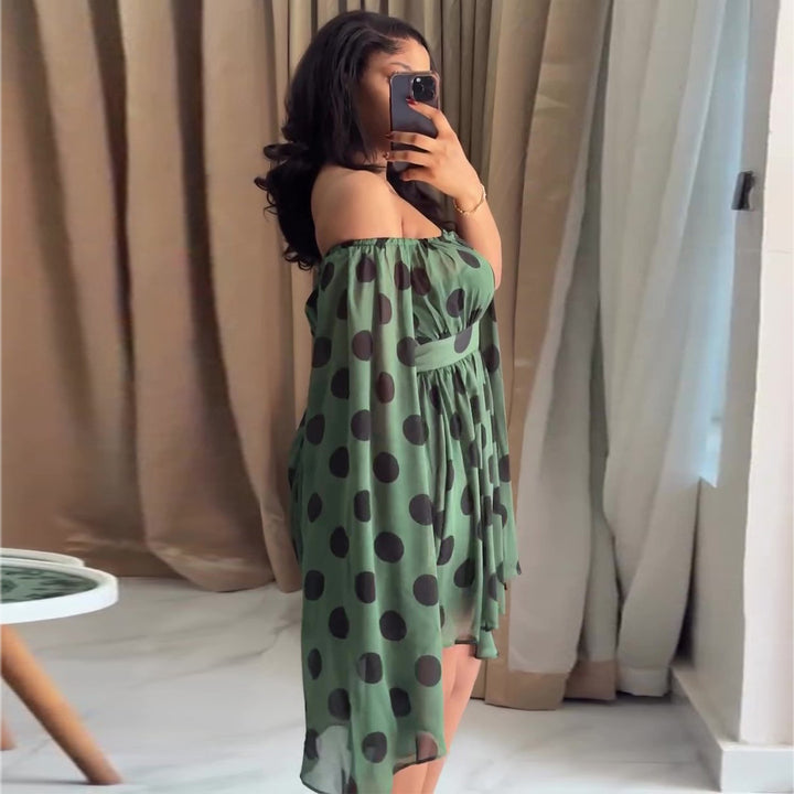 Dame mini kjole med spændende off-shoulder design og bredskårne ærmer Skovae
