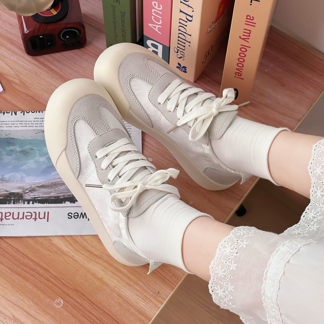 Dame Sporty Sneakers med innovativ materialkombination og tyk profilsål Stilla
