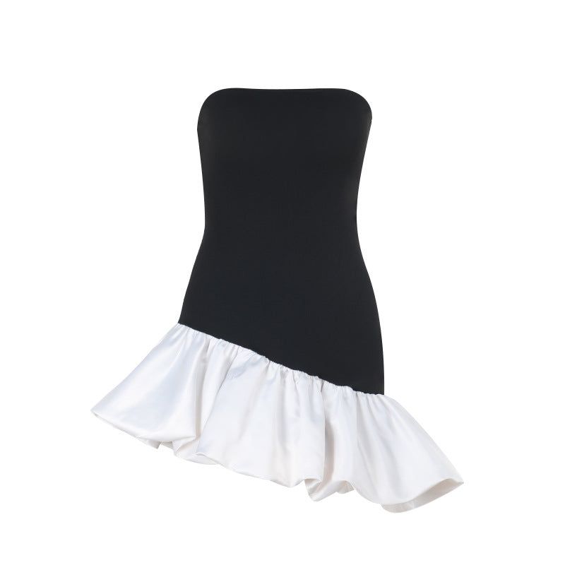 Dame off-shoulder indpakket kjole med asymmetrisk kant og farvekontrasterende flæse Skovae