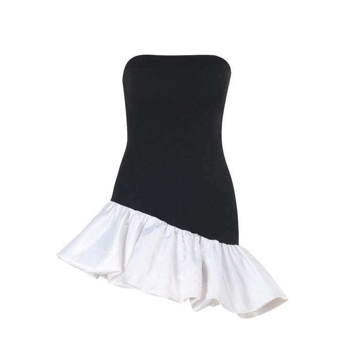 Dame off-shoulder indpakket kjole med asymmetrisk kant og farvekontrasterende flæse Skovae