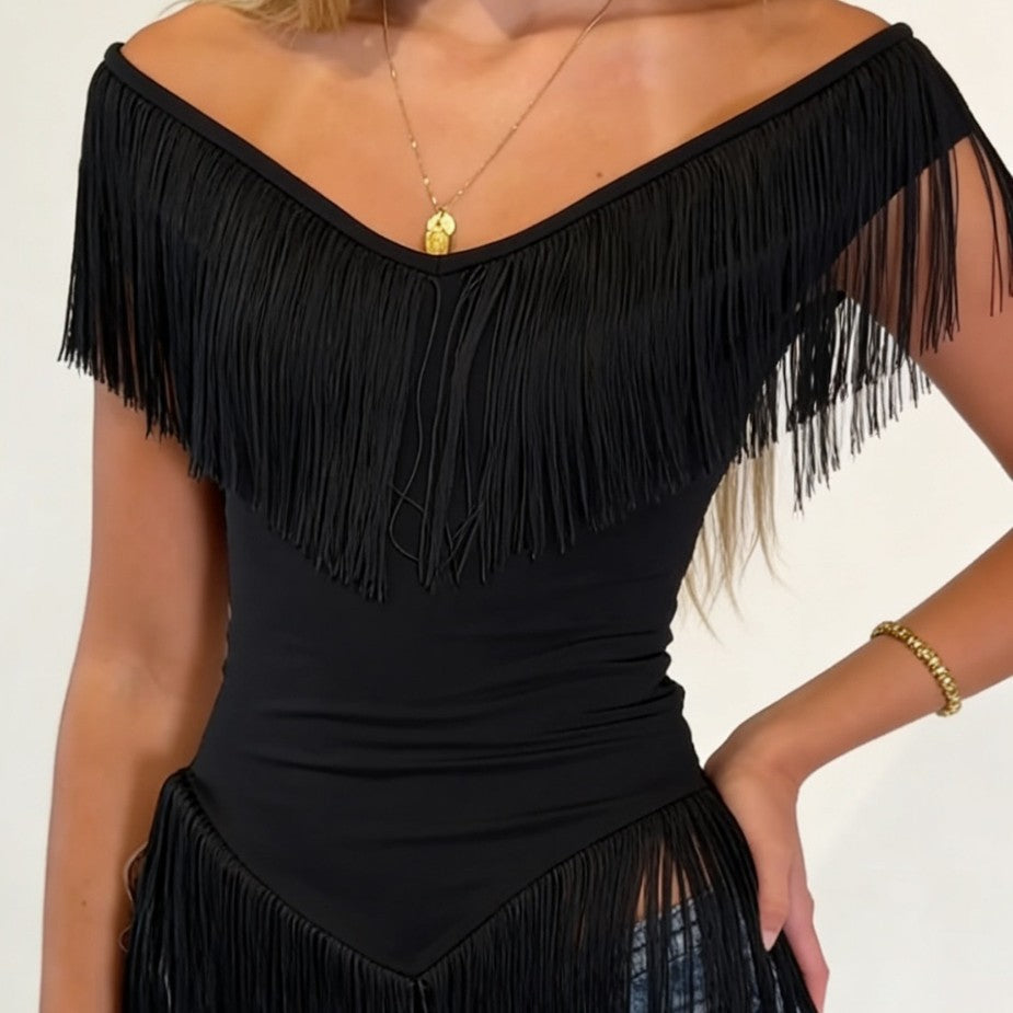 Damer top med frynset detalje og off-shoulder design Skovae