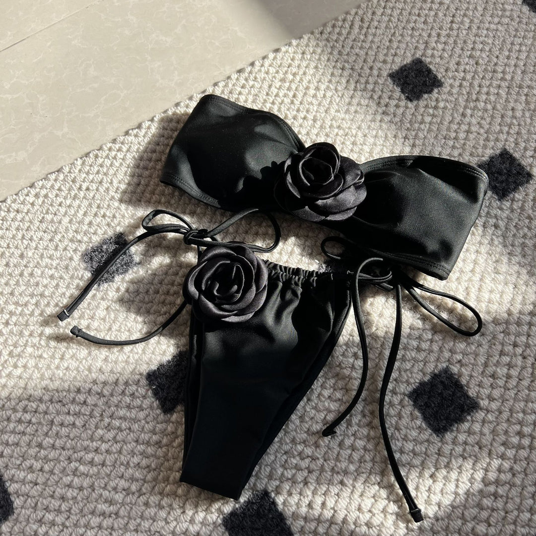 Dame bikini-sæt med elegante blomsterapplikationer Stilla