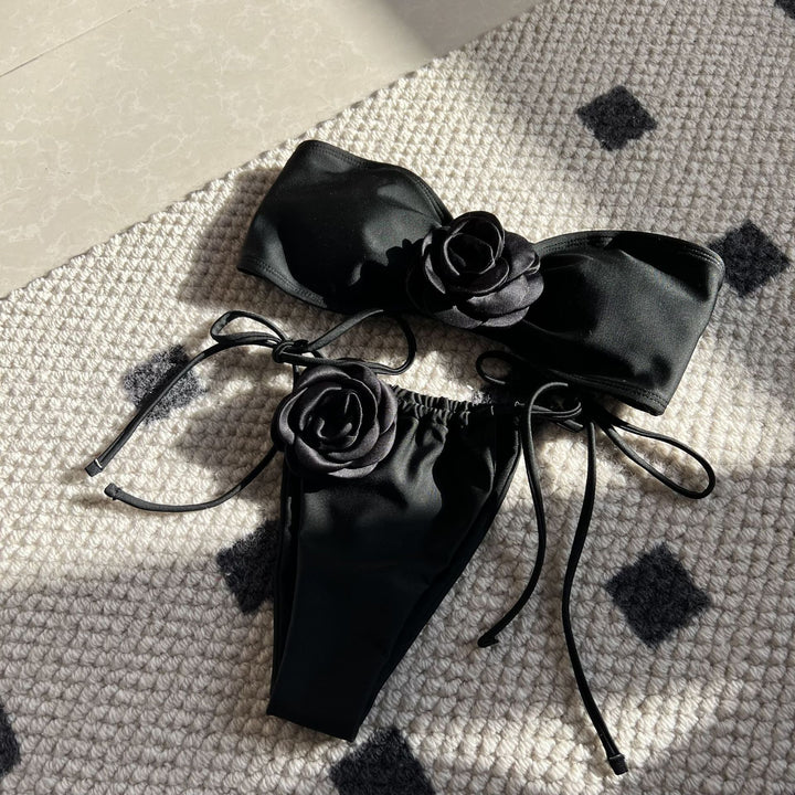 Dame bikini-sæt med elegante blomsterapplikationer Stilla