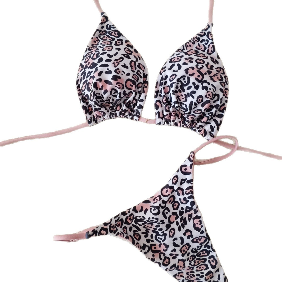 Dame triangel-bikini med dyremønster og stilfulde snøre detaljer Skovae
