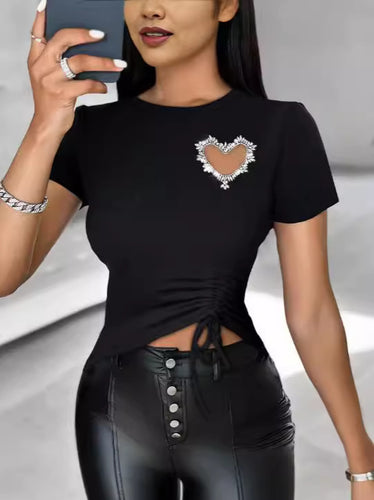 Dame figursyet T-shirt med hjerte-applikation og raffineret kant Stilla