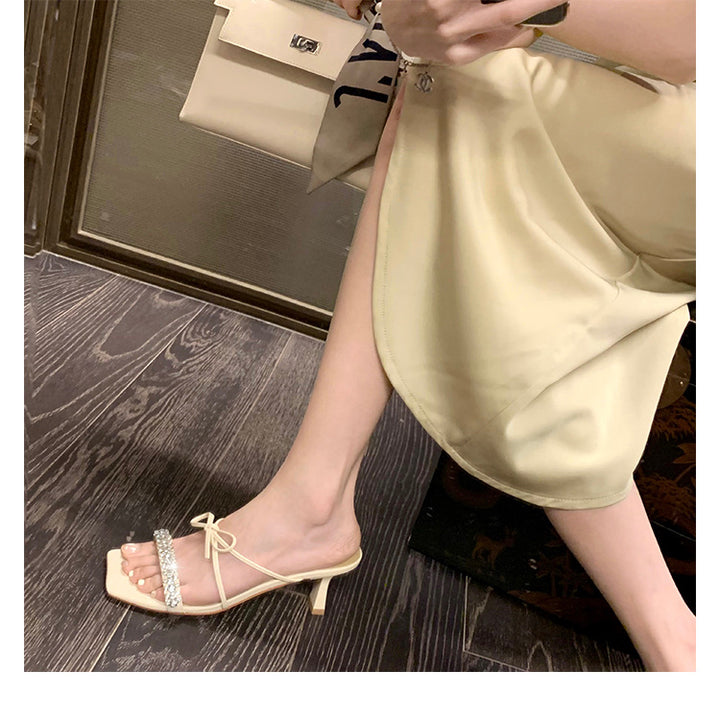 Dame Glitrende Sandaler med elegant rem og funklende accent Stilla