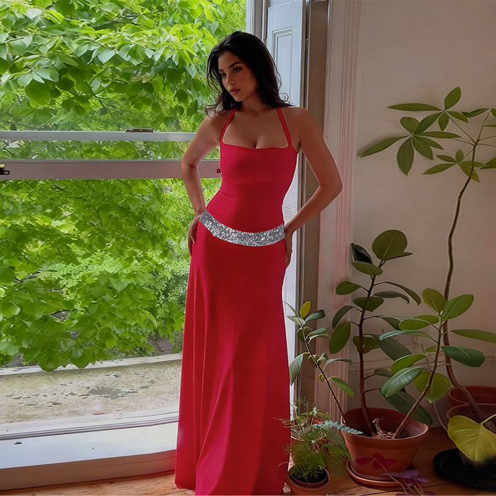 Dame elegant maxikjole med glimrende halterdesign og glitrende taljebælte Skovae