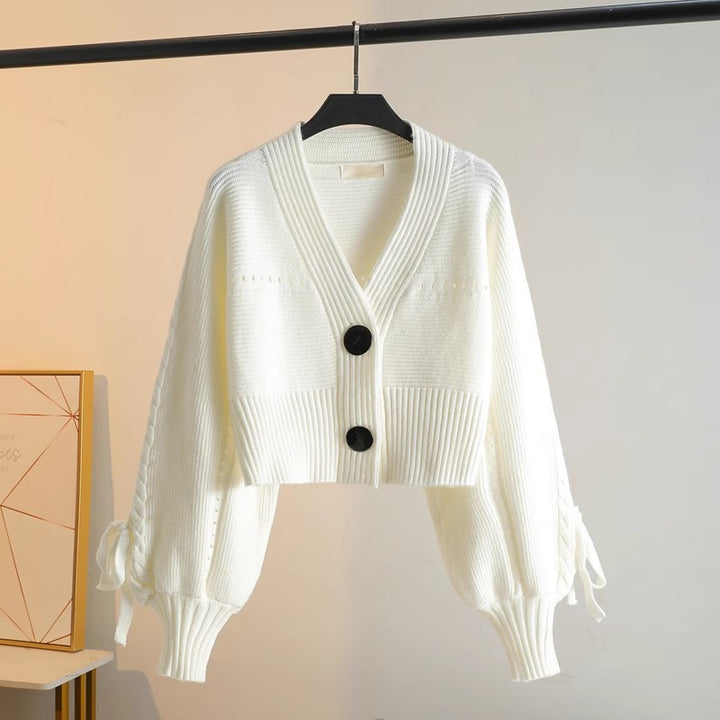 Kvinders fashionable cardigan med voluminøse ærmer og knap detaljer Stilla