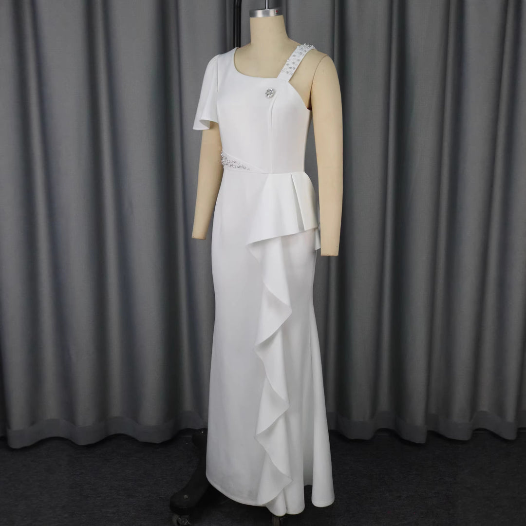 Dame Elegant aftenkjole med asymmetrisk snit og flæser Skovae