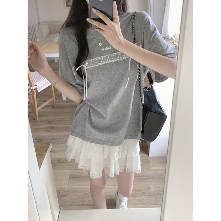 Femme Relaxed Fit Graphic T-Shirt med dekorativt spidsedetalje Stilla
