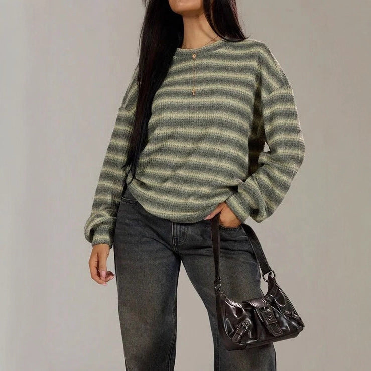Kvinders hyggelige strikket sweater med moderne stribemønster Stilla