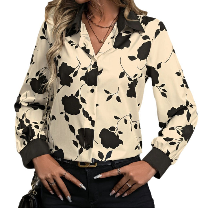 Damebluse i elegant blomsterdesign med moderne krave Stilla