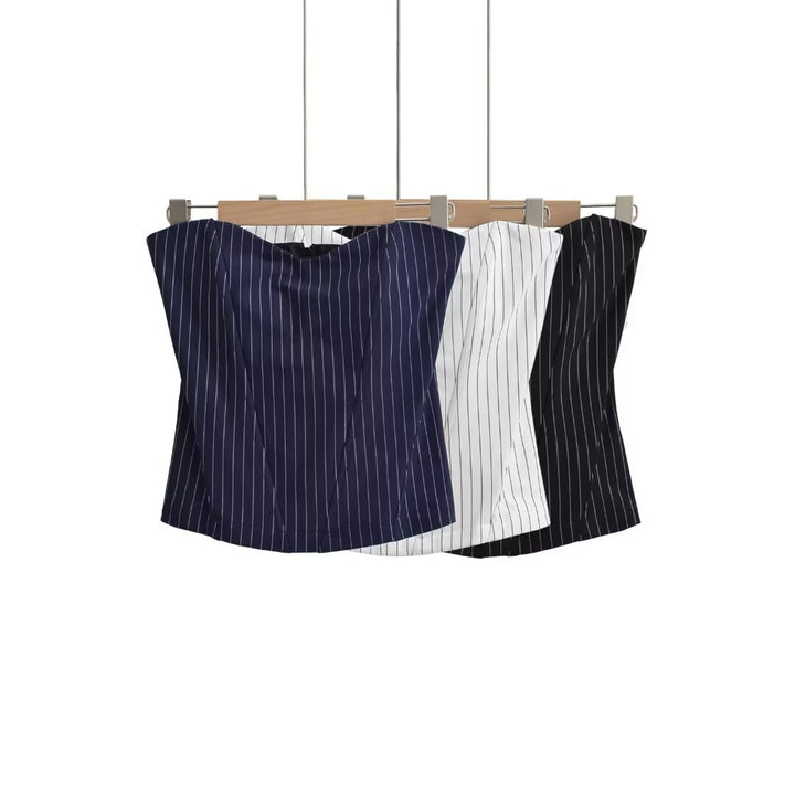 Dame cropped top med diskret stribemønster og flot V-hals Stilla