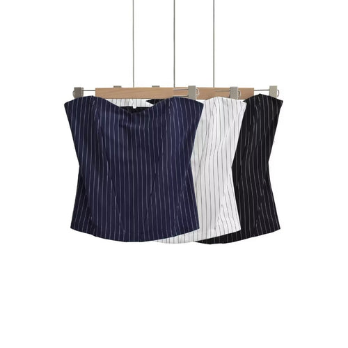 Dame cropped top med diskret stribemønster og flot V-hals Stilla