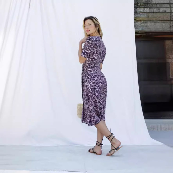 Dame vrangsyet kjole med sarte hjerte mønstre og elegante knapper Stilla