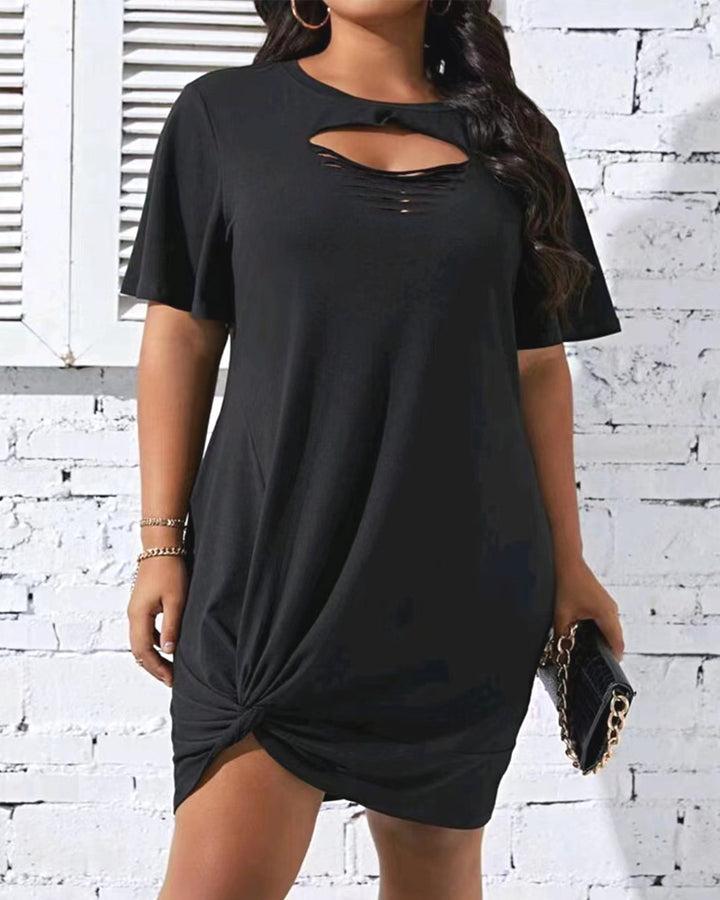 Dame kortærmet kjole med kreative cut-out-detaljer og effektfuld knude Stilla