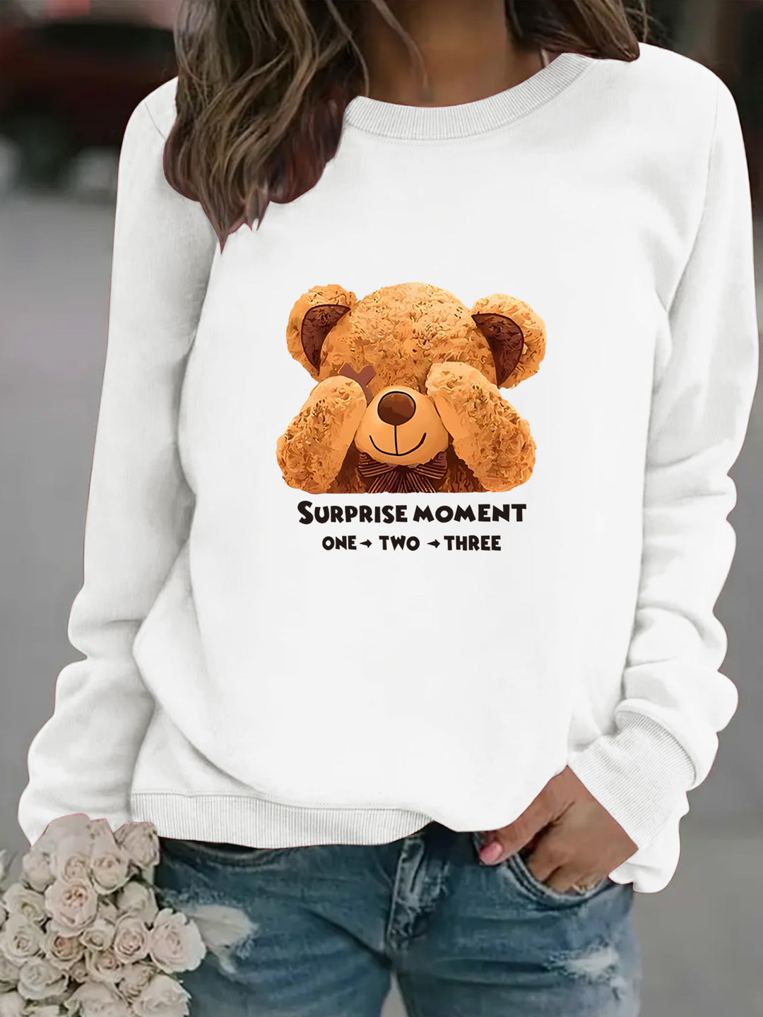 Dame sweatshirt med sødt bjørnedesign og moderne bogstaver Skovae