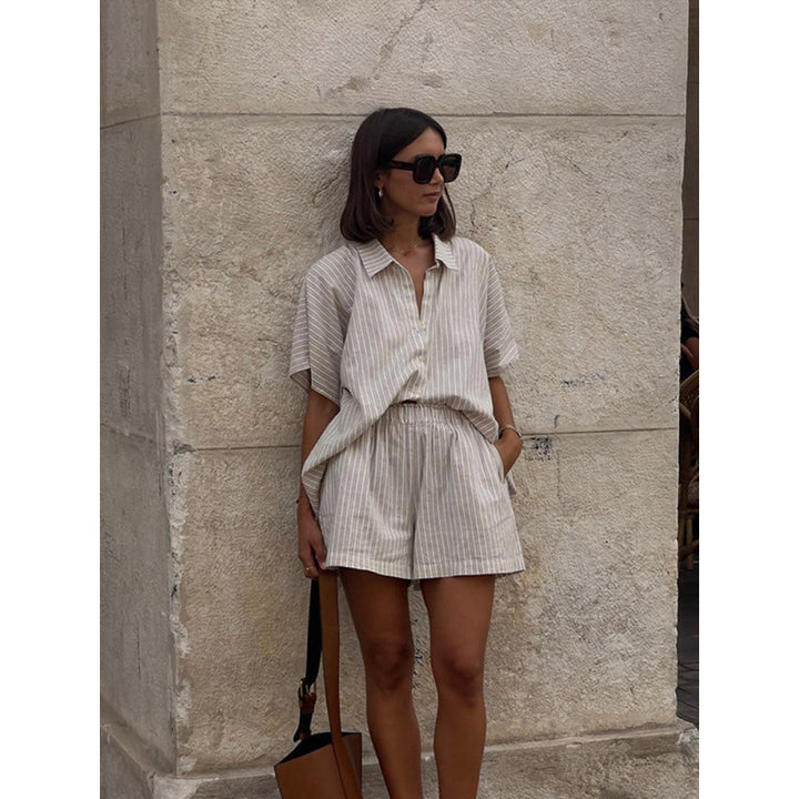 Dame sommerligt fritidsoutfit med stribet design Stilla