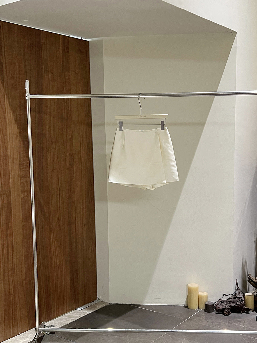 Dame mode High-Waist shorts med elegant silhuet Stilla
