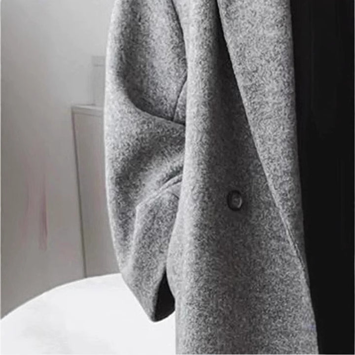 Kvinders oversized uldfrakke med dobbelt knaplukning og elegant snit Stilla