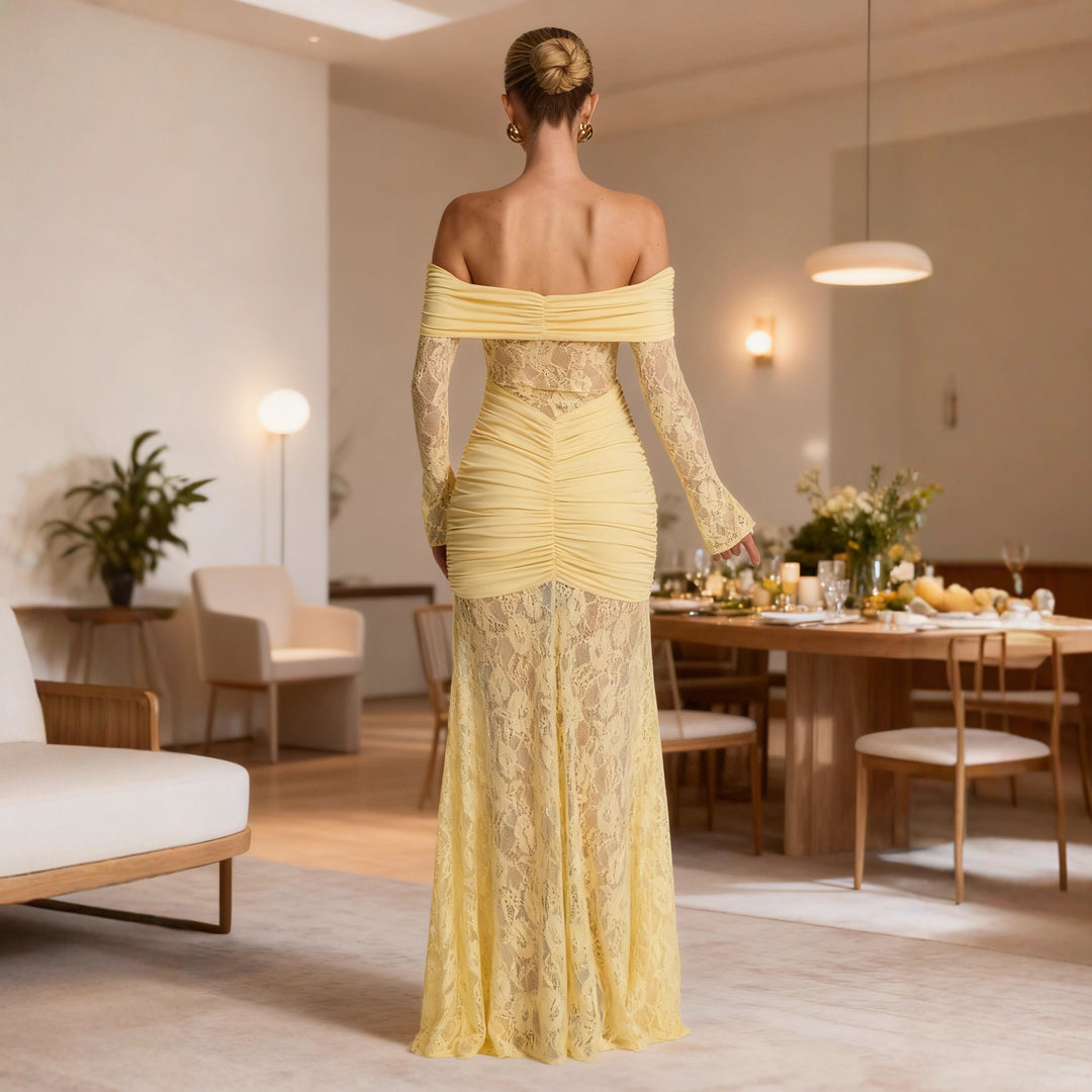 Dame elegante blonde aften kjoler med blottede skuldre og fine flæse detaljer