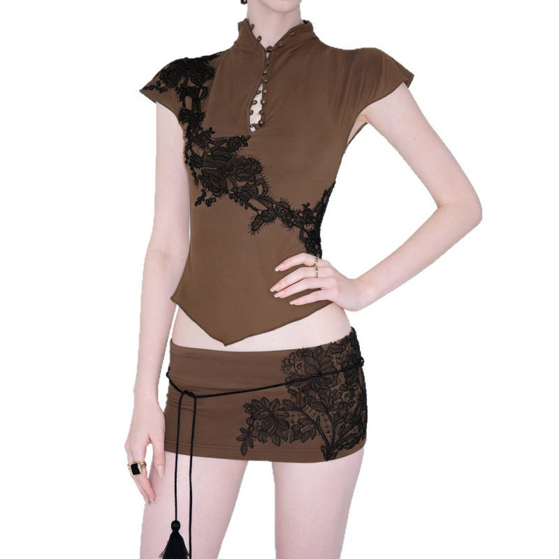 Dame Elegant spids bluse med moderigtigt krave og raffinerede knapdetaljer Skovae