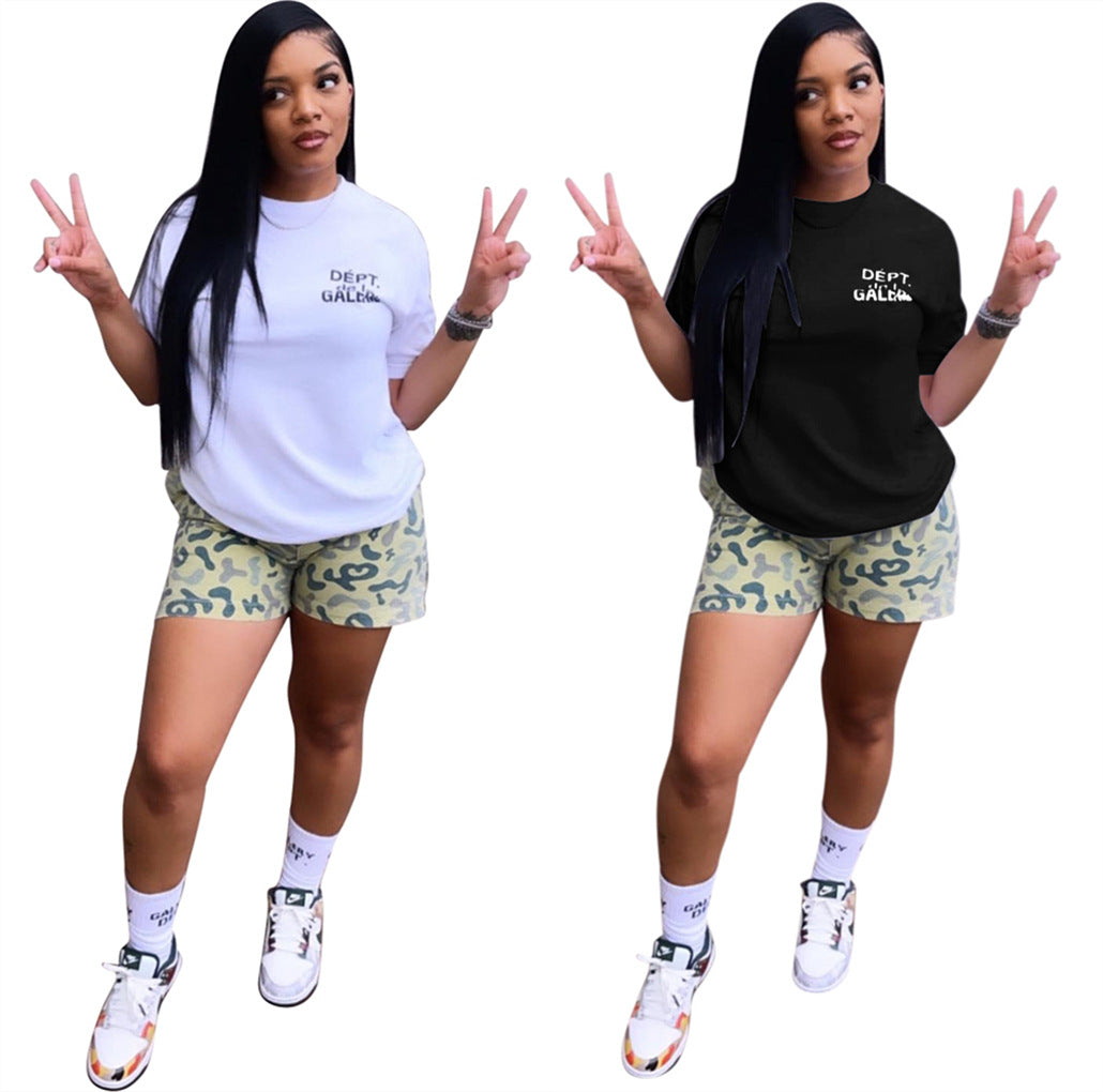 Dame Sporty T-shirt med grafikprint og afslappede shorts Stilla
