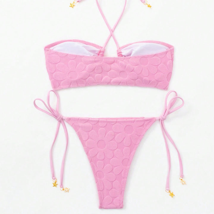 Dame Bandeau-bikini med spændende blomsterrelief og dekorativ detalje Stilla