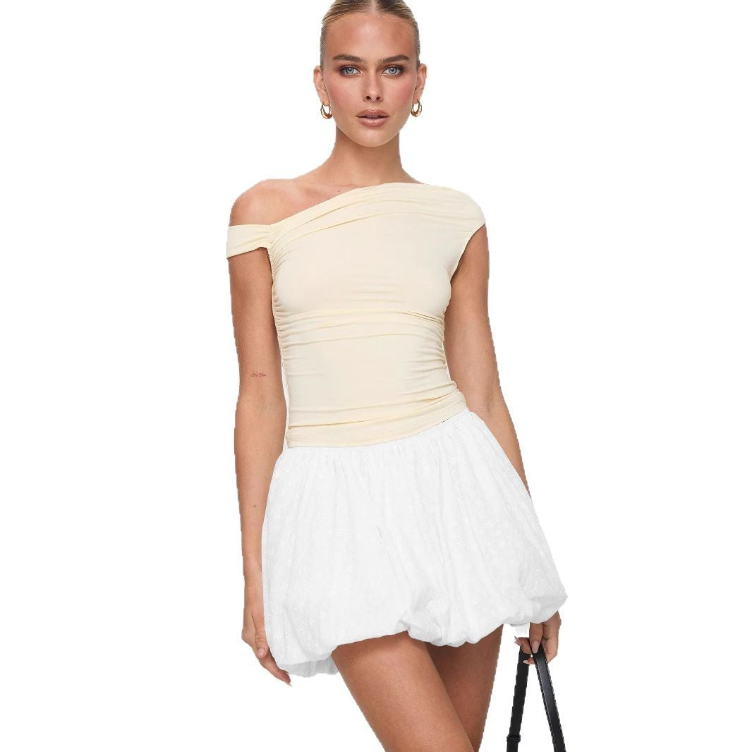 Dame asymmetrisk top med komfortabel rynkeeffekt og off-shoulder design Stilla