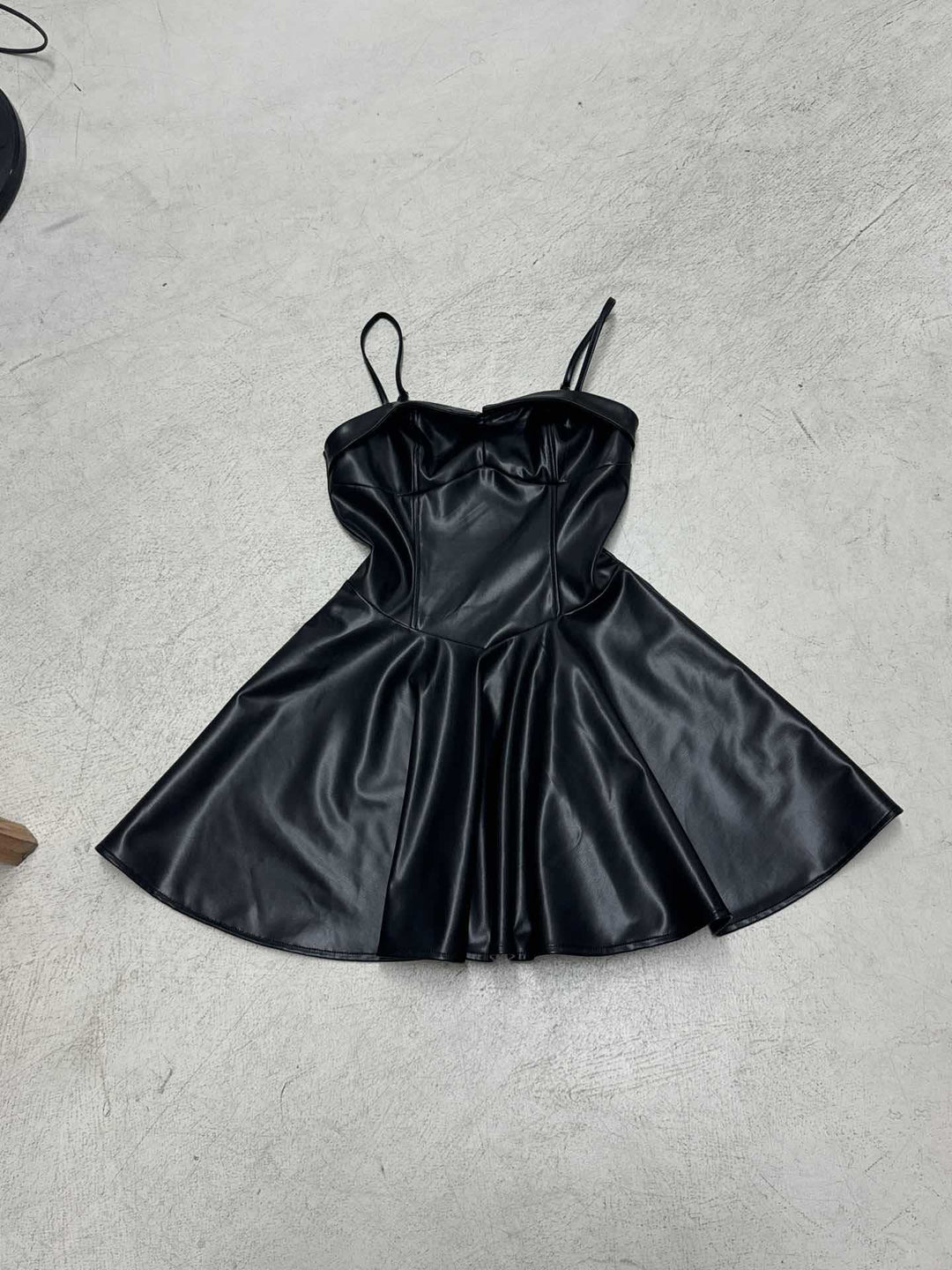 Dame Kunstlæder Minikjole med svingende Skirt Skovae