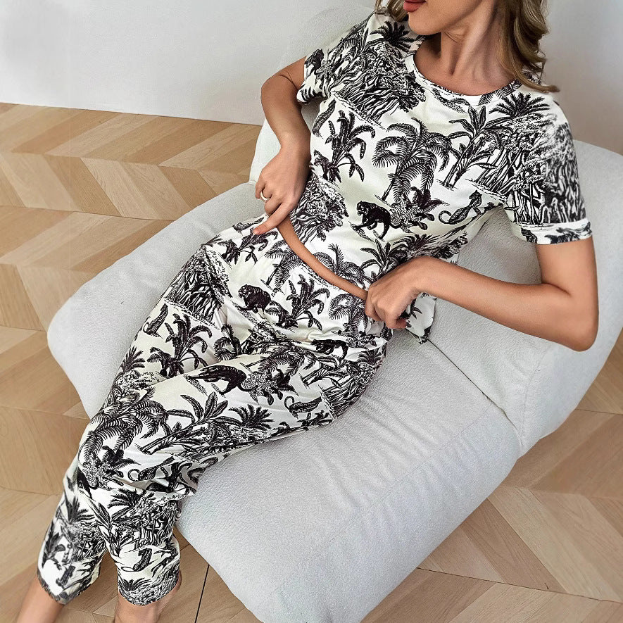 Kvinders pyjamasæt med tropisk print og løs pasform Stilla