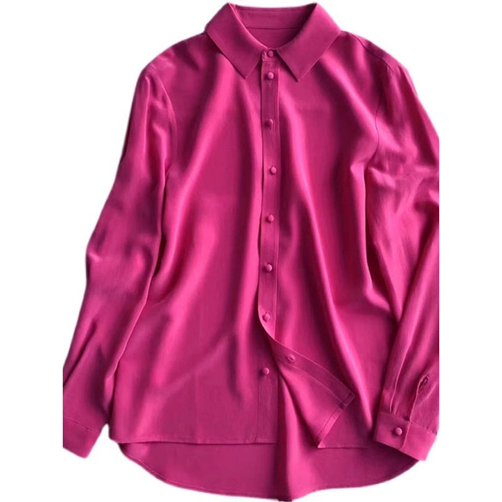 Damer elegant silke blouse med moderne snit og fine knapdetaljer Stilla