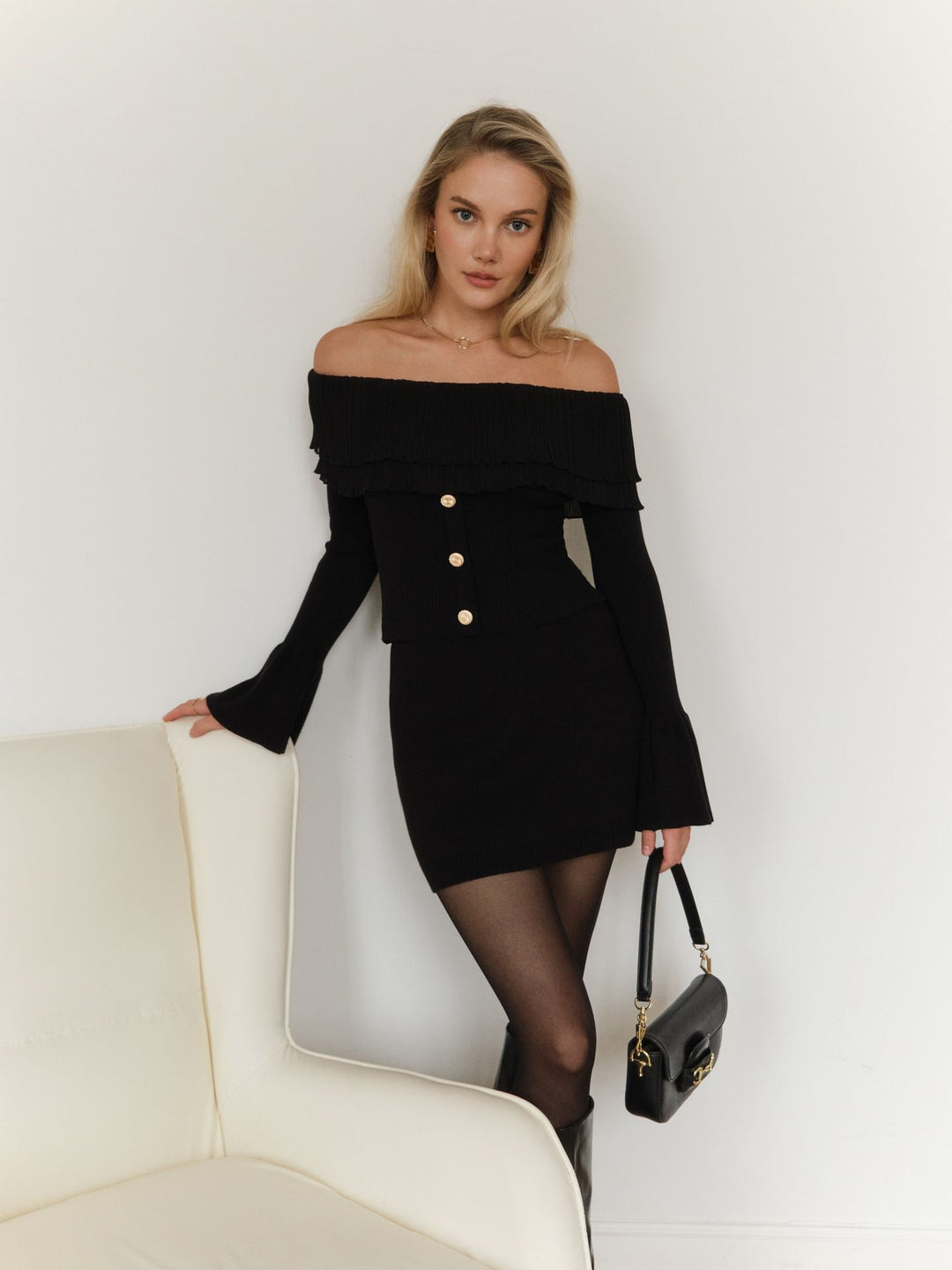 Dame Raffineret Off-Shoulder-Striktrøje med Flæser og Knapliste Stilla