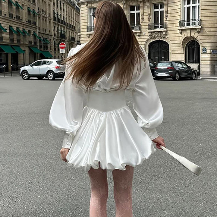 Dame Mini-kjole med voluminøse puffærmer og elegant taljering Stilla