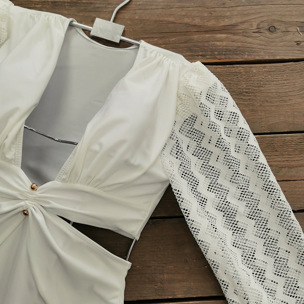 Dame one-piece badedragt med elegante spidse ærmer og raffineret indpakningsdesign Stilla