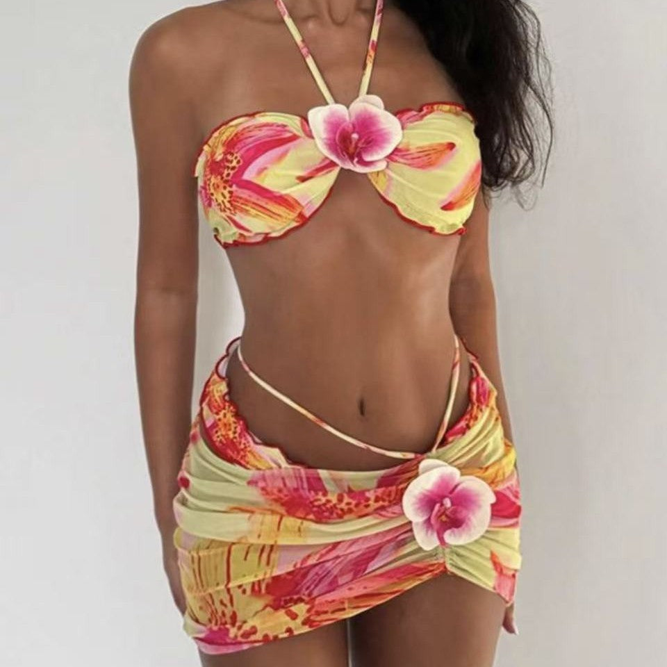 Dame bikini-sæt med floralt design og legesyg omslagsskjørt Skovae