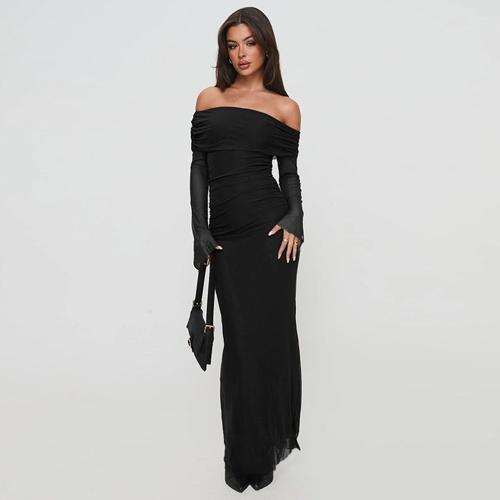 Dame figursyet maxikjole med off-shoulder design og flæsedetaljer Skovae