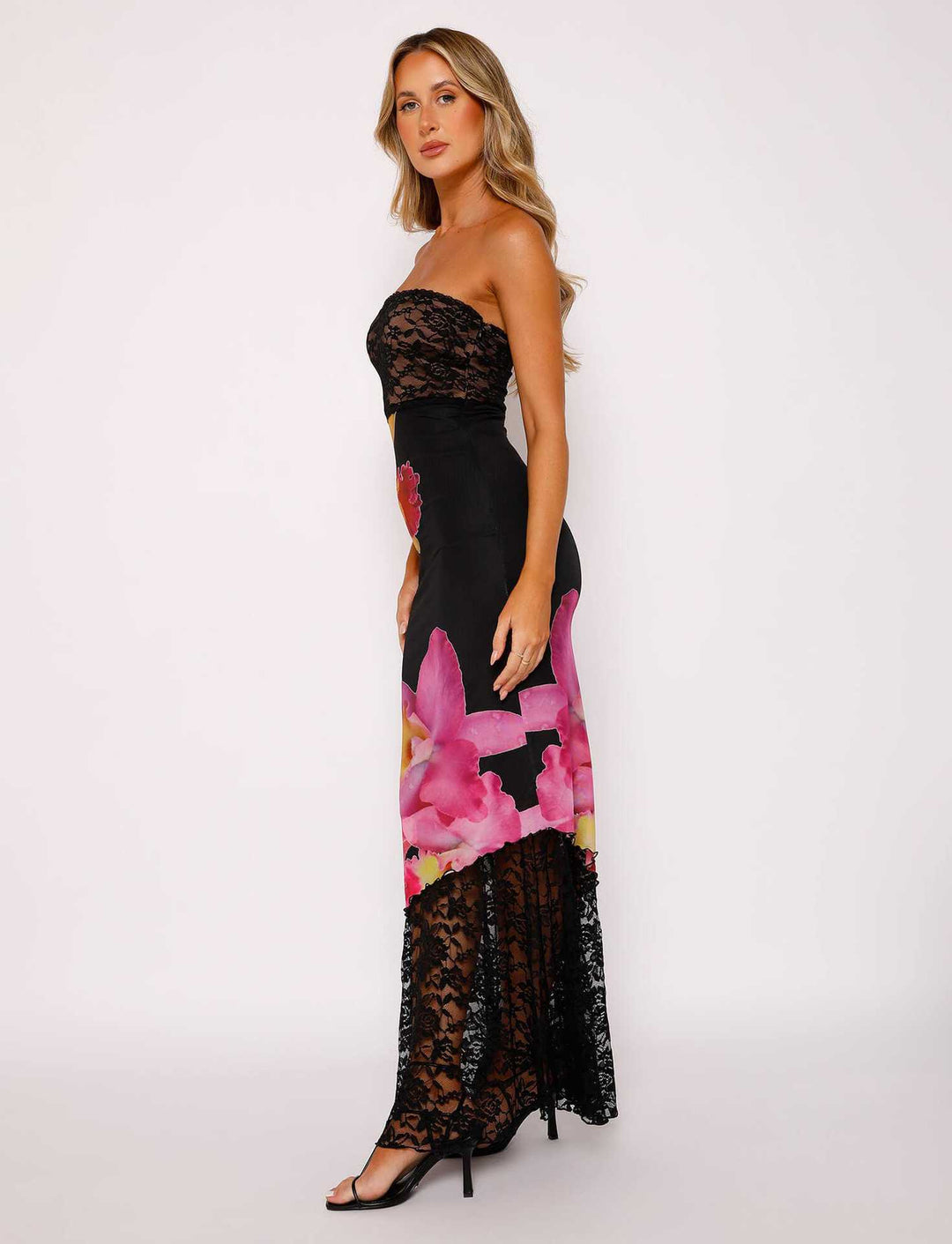 Dame Off-Shoulder Brudekjole med blomsteraccenter og transparent underlag Skovae