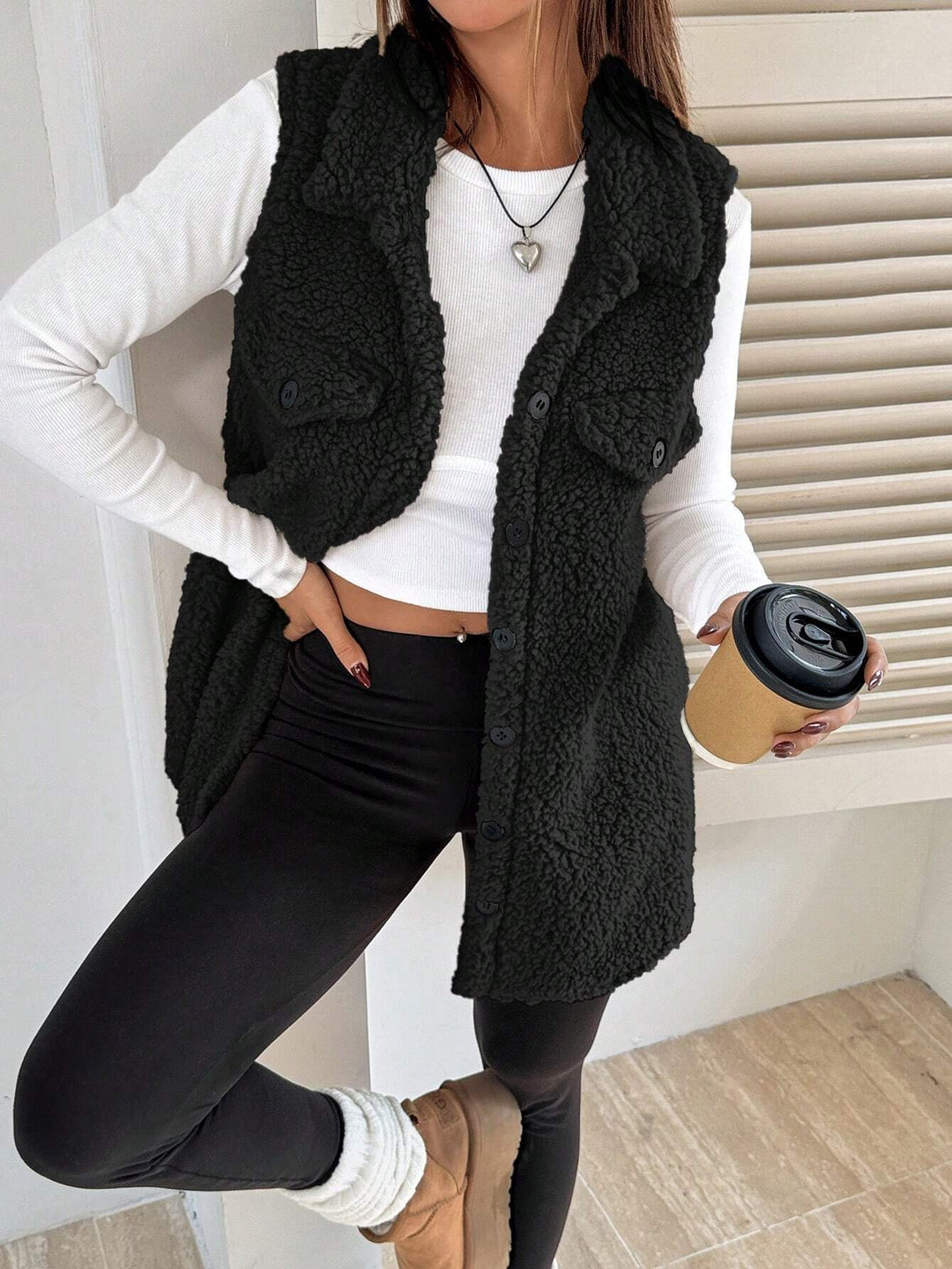 Dame hyggelig vest i teddy pels med praktiske lommer Stilla