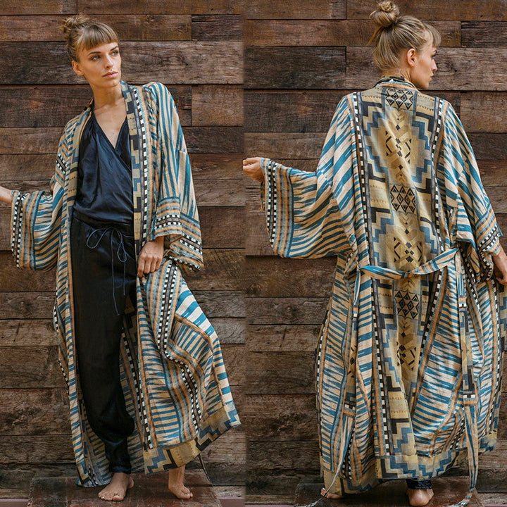 Dame Kimono-jakke med iøjnefaldende geometrisk mønster og luftig snit Stilla
