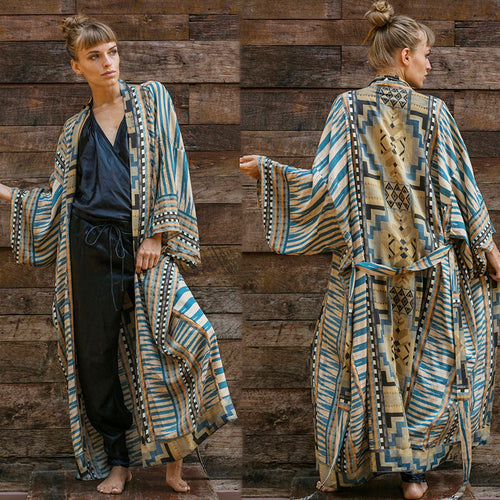 Dame Kimono-jakke med iøjnefaldende geometrisk mønster og luftig snit Stilla