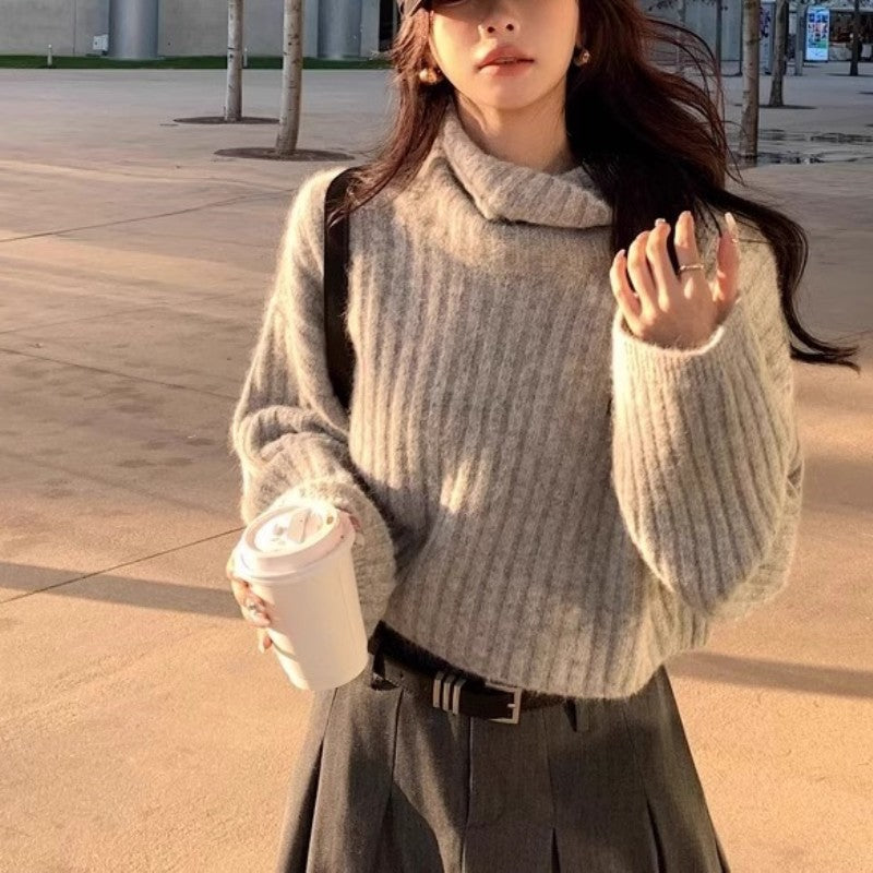 Damers fashionable rullehals sweater med ribstrikket struktur og løs pasform Stilla