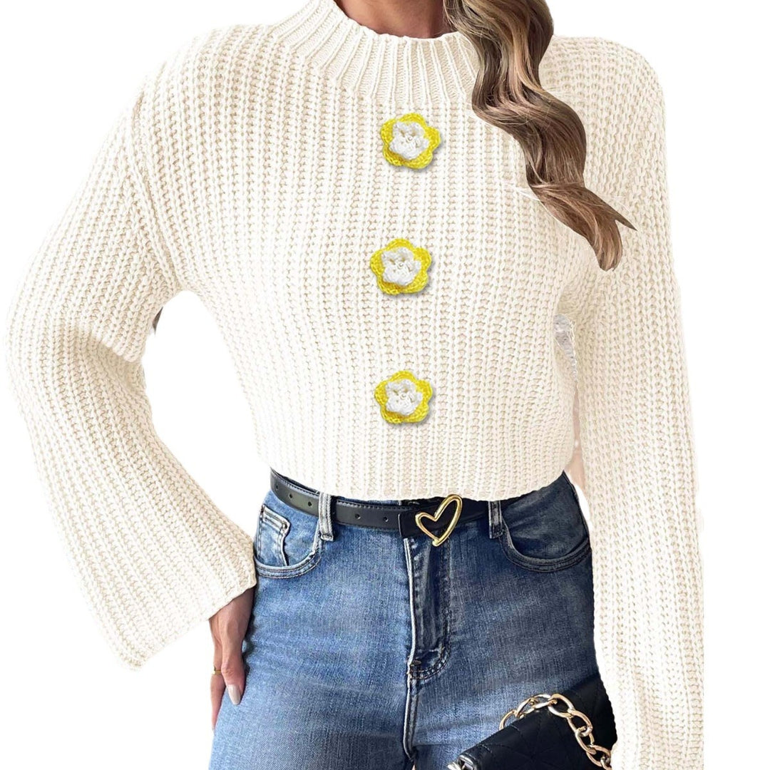 Femme Cropped Kabelstrikpullover med dekorative knapper Stilla