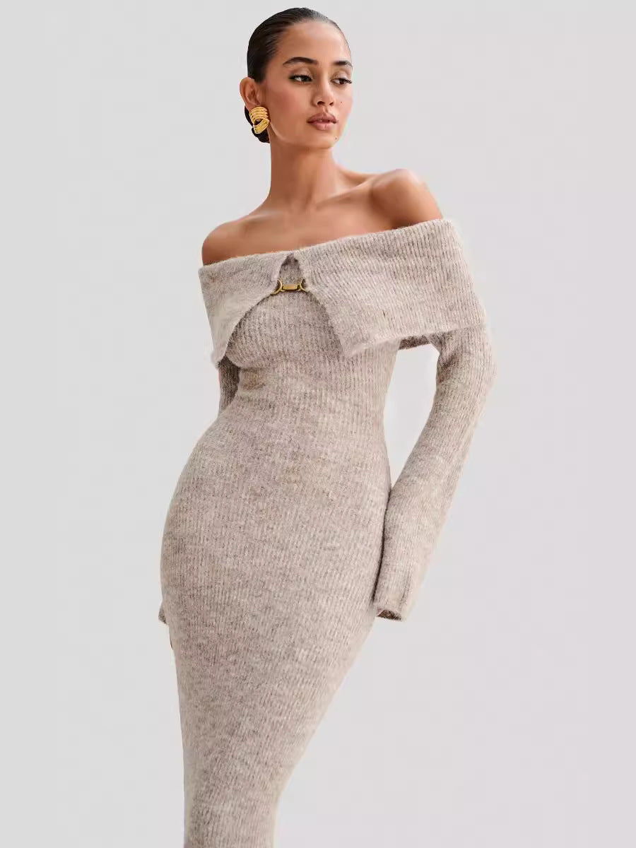 Dame Figurformet Strikkjole med Off-Shoulder-design og Knapdetalje Stilla