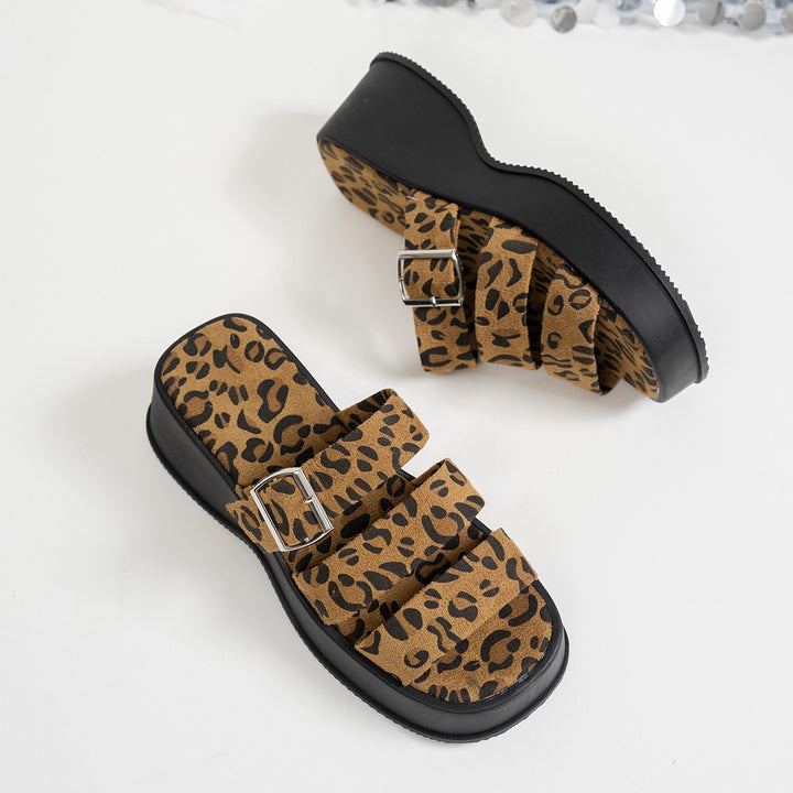 Dame Plateau-sandaler med stilfuld leo-print og komfortabel hælrem Stilla