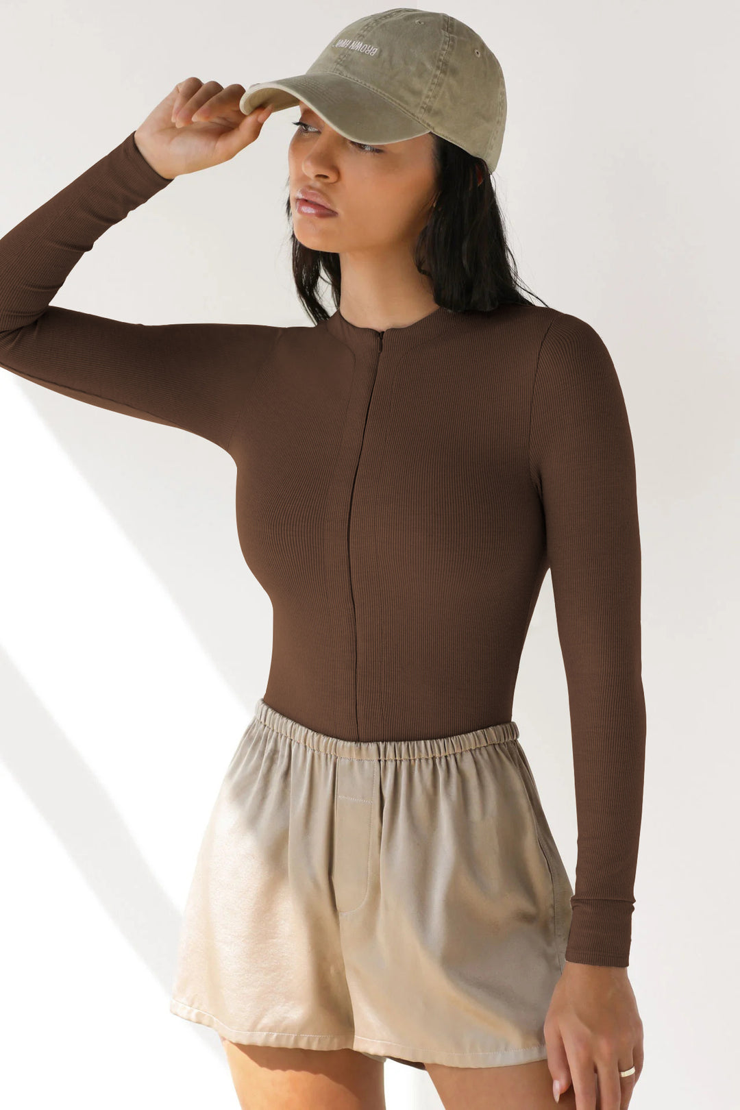 Dame bodysuit med dyb V-hals og langærmet Stilla